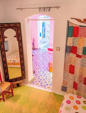 4 chambres, fer et planche à repasser, accès au Wi-Fi (inclus)