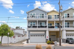 Exterior - New Construction - Walk to Beach - King Size Bed (Wildwood)