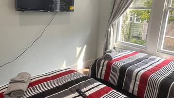 2 bedrooms, iron/ironing board, WiFi, bed sheets