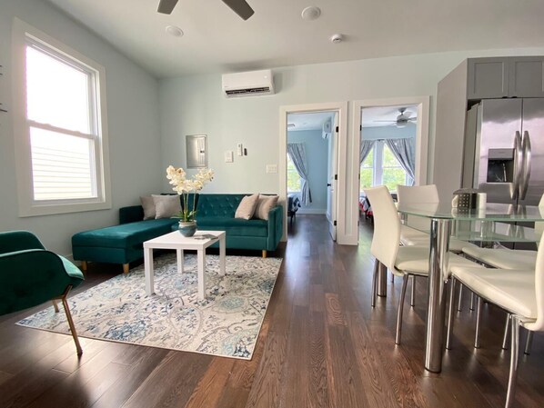 Smart TV - A few minutes away of PATH to Manhattan New YorK (Jersey City)