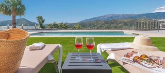 Villa Charo Sayalonga by Ruralidays