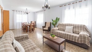 TV, fireplace, foosball, table tennis - Villa Charo Sayalonga by Ruralidays (Málaga)