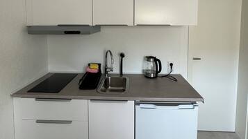 Kühlschrank, Ofen, Herdplatte, Geschirrspüler