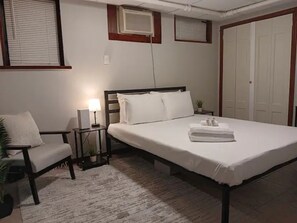 1 habitación, tabla de planchar con plancha, wifi y ropa de cama