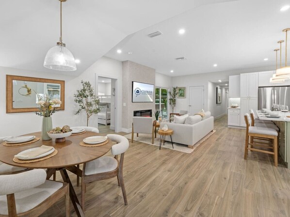 Smart TV, fireplace