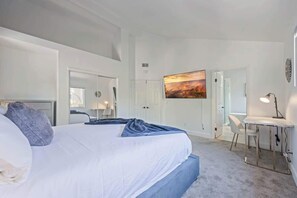 4 chambres, bureau, fer et planche à repasser, lit parapluie