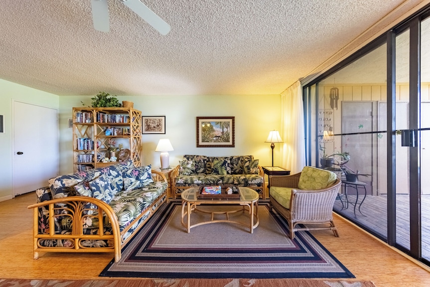 Relaxed Island Living With Ocean & Golf Views - Waimea, HI