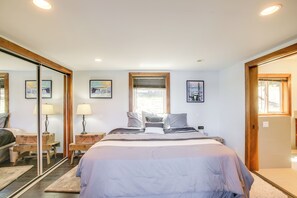 3 bedrooms, iron/ironing board, WiFi, bed sheets