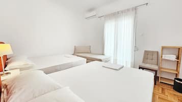 3 habitaciones, escritorio y espacio para trabajar con laptop