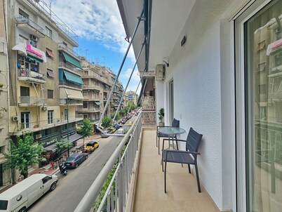 Athens Divas One Paradise