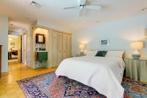 2 bedrooms, desk, iron/ironing board, Internet