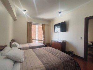 1 bedroom, iron/ironing board, WiFi, bed sheets - Hermosa Suite cerca de todo

 (Quito)