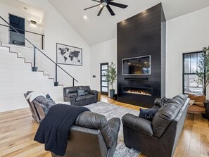 TV, fireplace, foosball - Whispering Waters-Dock,Slip,Game Room, SUPs/Kayak (Winchester)