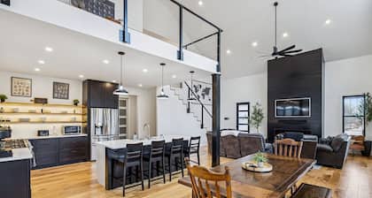 Whispering Waters-Dock,Slip,Game Room, SUPs/Kayak