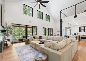 تلفزيون، مدفأة، كرة قدم الطاولة