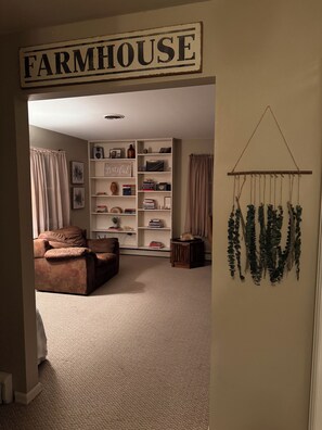 المنشأة من الداخل