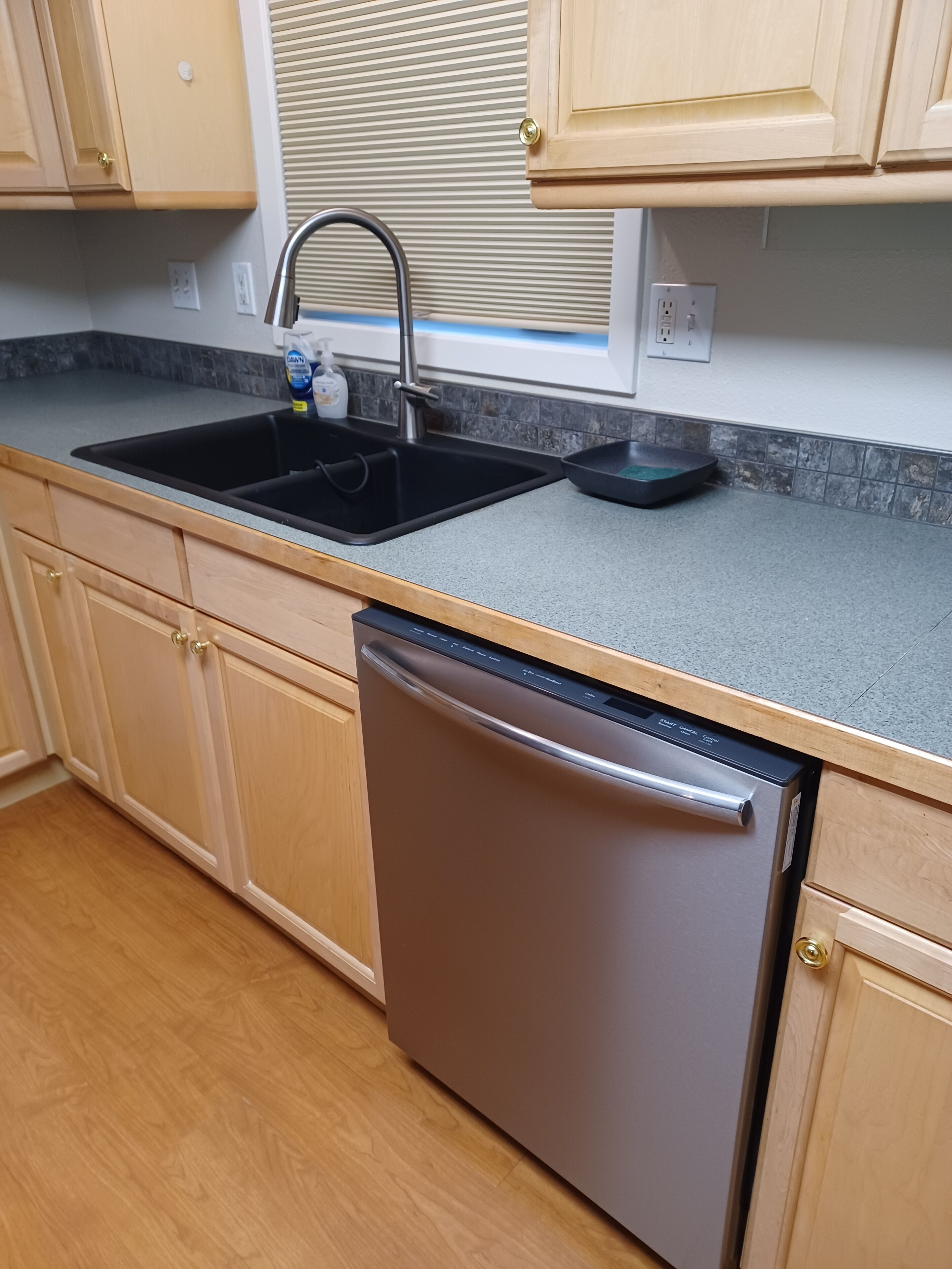 Microondas, horno, placa de cocina y lavavajillas