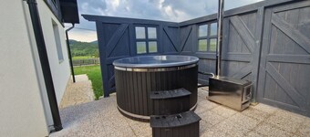 Cozy 2-bedroom house with WiFi, AC in beautiful Korenica