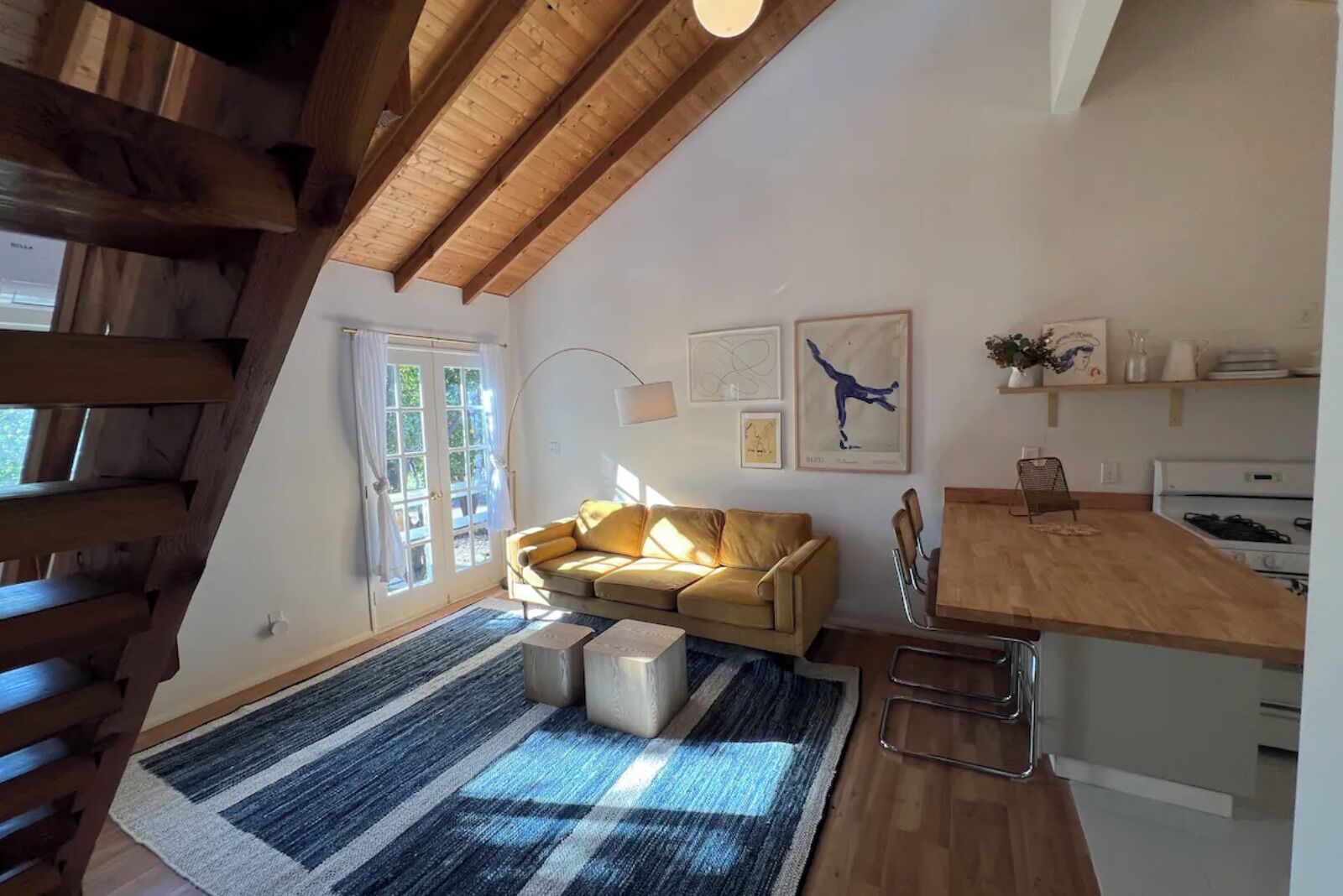 Charming 2-bedroom house in Ojai with views of an orange grove