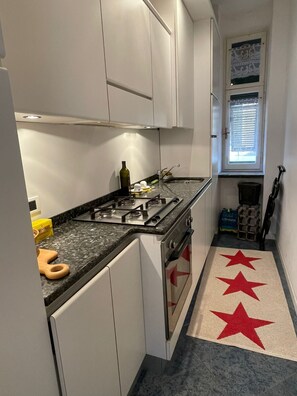 Leilighet, sjøutsikt | Eget kjøkken | Kjøleskap, mikrobølgeovn, oppvaskmaskin og espressomaskin