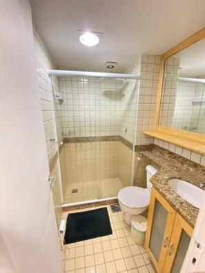 Haartrockner, Handtücher, Toilettenpapier
