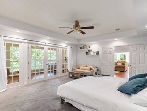 5 soverom, strykejern/-brett, wi-fi (inkludert) og sengetøy