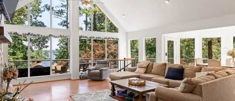 Televisión, chimenea