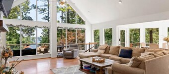 Gorgeous Lakefront 5-bedroom house on Lake Martin WiFi, AC, boat dock,