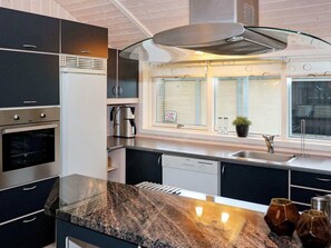 Refrigerador, microondas, placa de cocina, lavavajillas