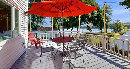 Charming Cape-style House with Panoramic River Views and Modern Amenities