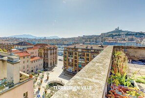 Property grounds - Click! 7th-Fl w Rooftop Terrace Panoramic Old Port Views Walk ALL in Marseille (Marseille)