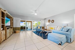 Apartment, Mehrere Betten (Jamaica Royale Beach View Tower - T32) | Wohnbereich