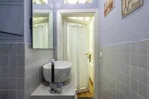 Dusche, Haartrockner, Bidet