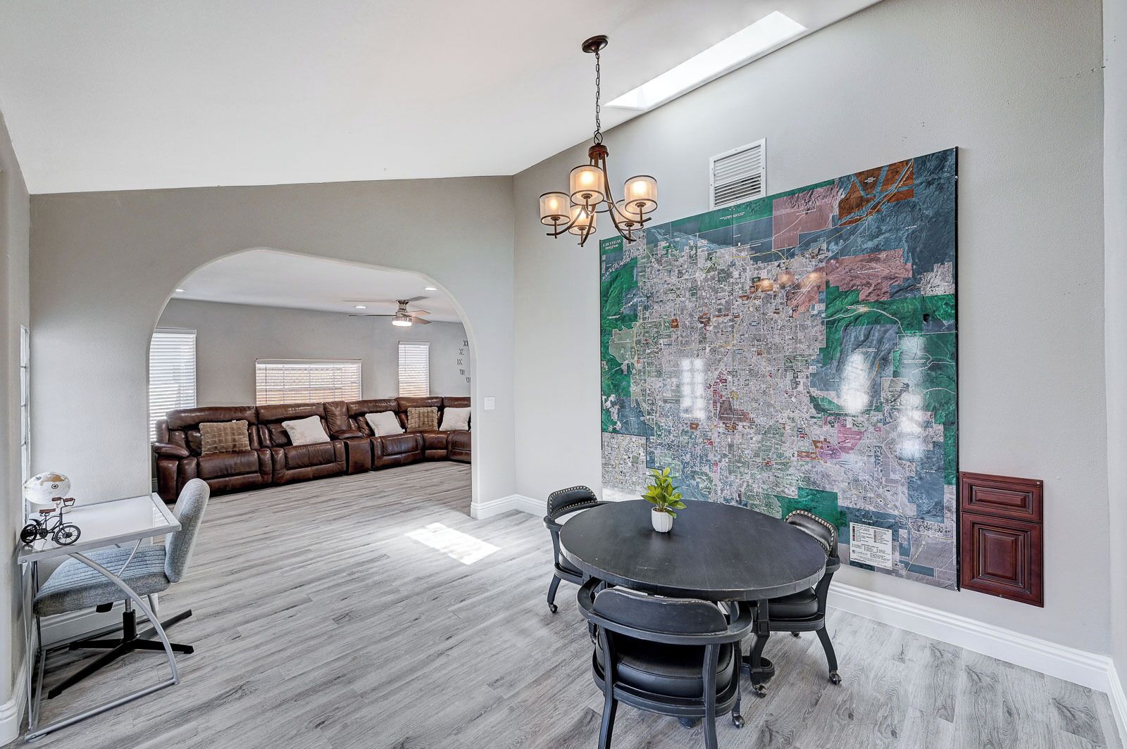 Charming 4-bedroom house with AC and WiFi in Las Vegas