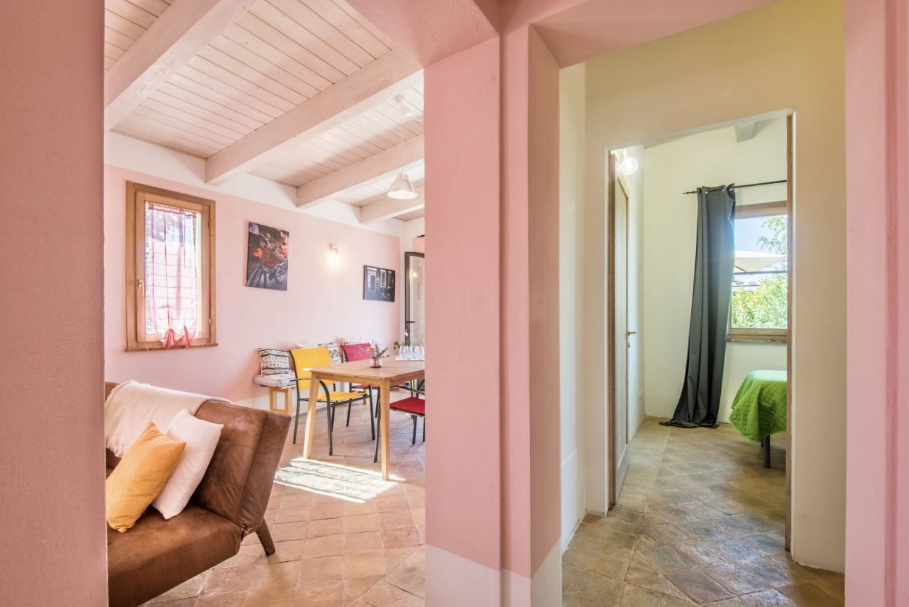 Tv, eldstad och dvd-spelare