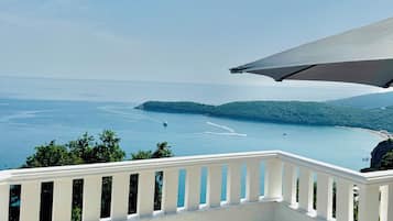 Exclusive Penthouse, Beach View | Terrace/patio
