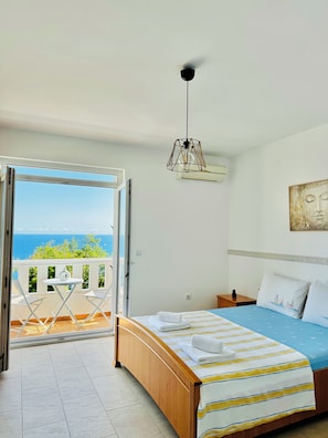 Comfort Triple Room | Premium bedding, blackout drapes, free WiFi, bed sheets - Budva Felix Suits (Budva)