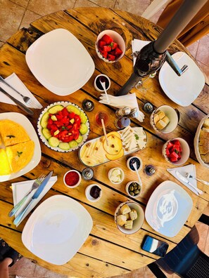 Free daily continental breakfast  - Budva Felix Suits (Budva)