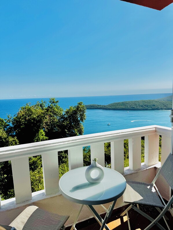 Comfort Triple Room | Terrace/patio - Budva Felix Suits (Budva)