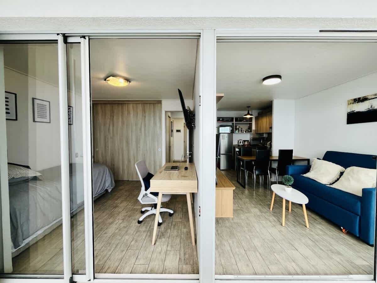 2 quartos, escrivaninha, ferros/tábuas de passar roupa