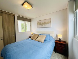 2 bedrooms, desk, free WiFi, bed sheets