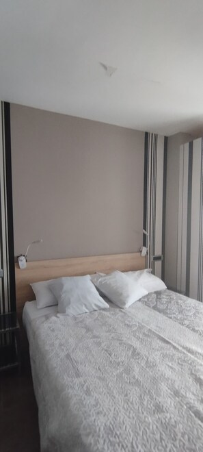 4 bedrooms, iron/ironing board, WiFi, bed sheets - NURIA'S HOME (Calanda)