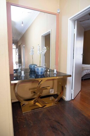 Interior - Izimbalizethu (Johannesburg South)