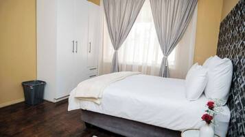 3 dormitorios, escritorio, tabla de planchar con plancha y wifi gratis