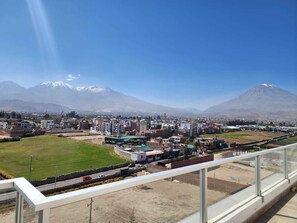 المنطقة المحيطة بالمنشأة