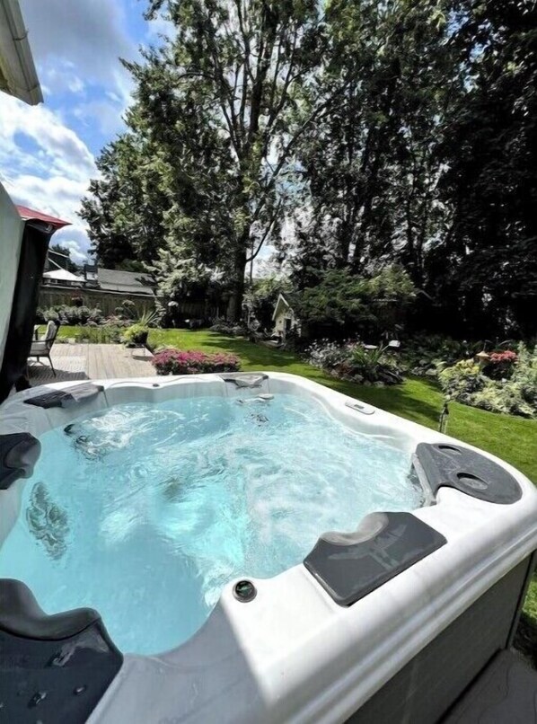 Baignoire à remous extérieure