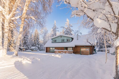The Cozy Harriet Log Home - 4 Bedrooms - WiFi