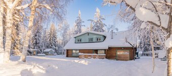 The Cozy Harriet Log Home - 4 Bedrooms - WiFi