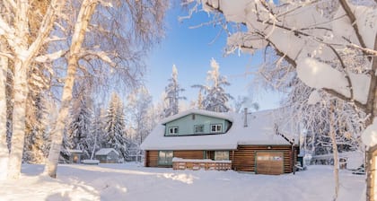 The Cozy Harriet Log Home - 4 Bedrooms - WiFi