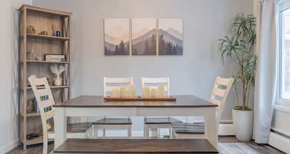 The Urban Townhome Estates I Two-Story I 6 Guests